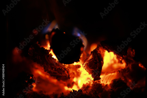 Φωτογραφία Close-Up of Glowing Embers and Flames in a Dark Fireplace Setting