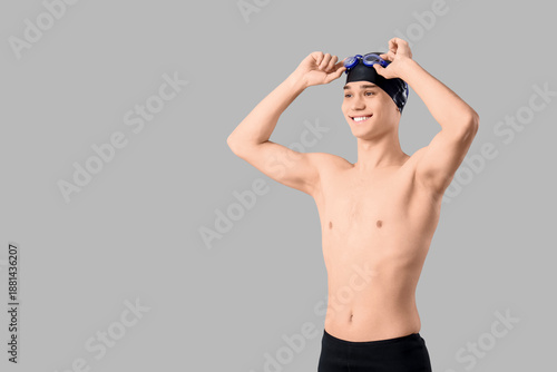 Young male swimmer with gog...