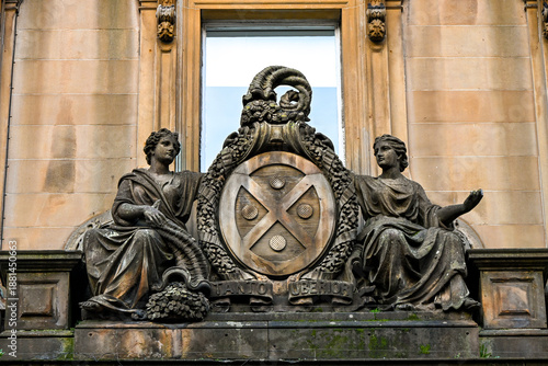 Valokuva Ornate stone coat of arms with allegorical figures on historic Glasgow building