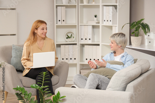 Female psychologist with te...