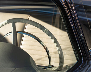 Leinwandbilder Oldtimer Vintage-Autoshow mit nostalgischen Klassikern  © Haley