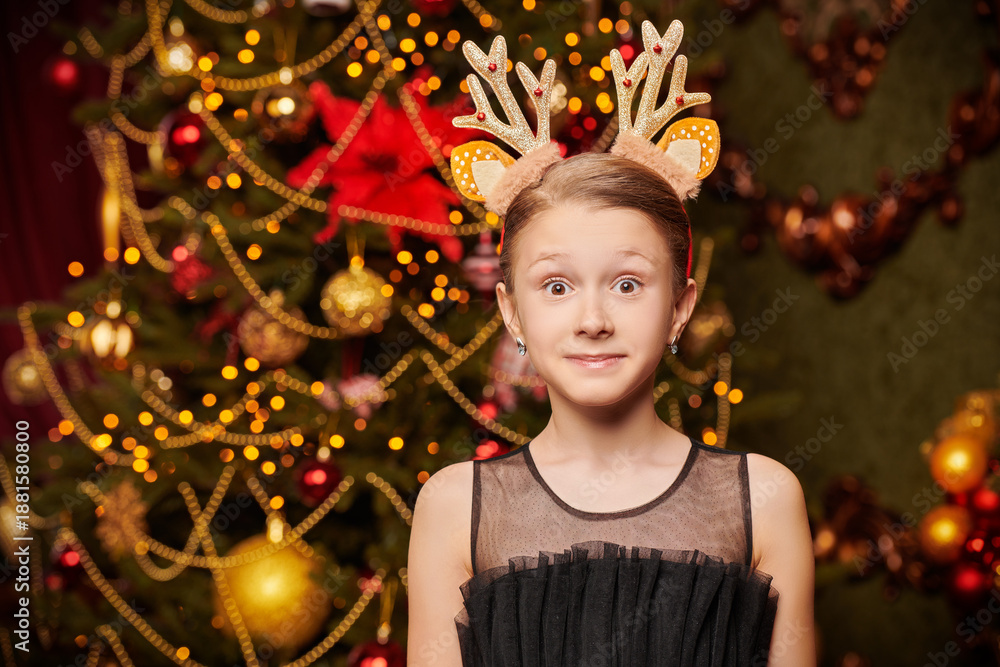 Naklejka premium Surprised Holiday Girl