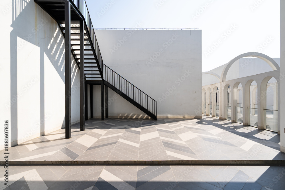 Fototapeta premium Minimalist white geometric architecture with tiled floor