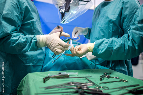 Billede på lærred Professional surgical team performing an operation in a modern hospital with spe