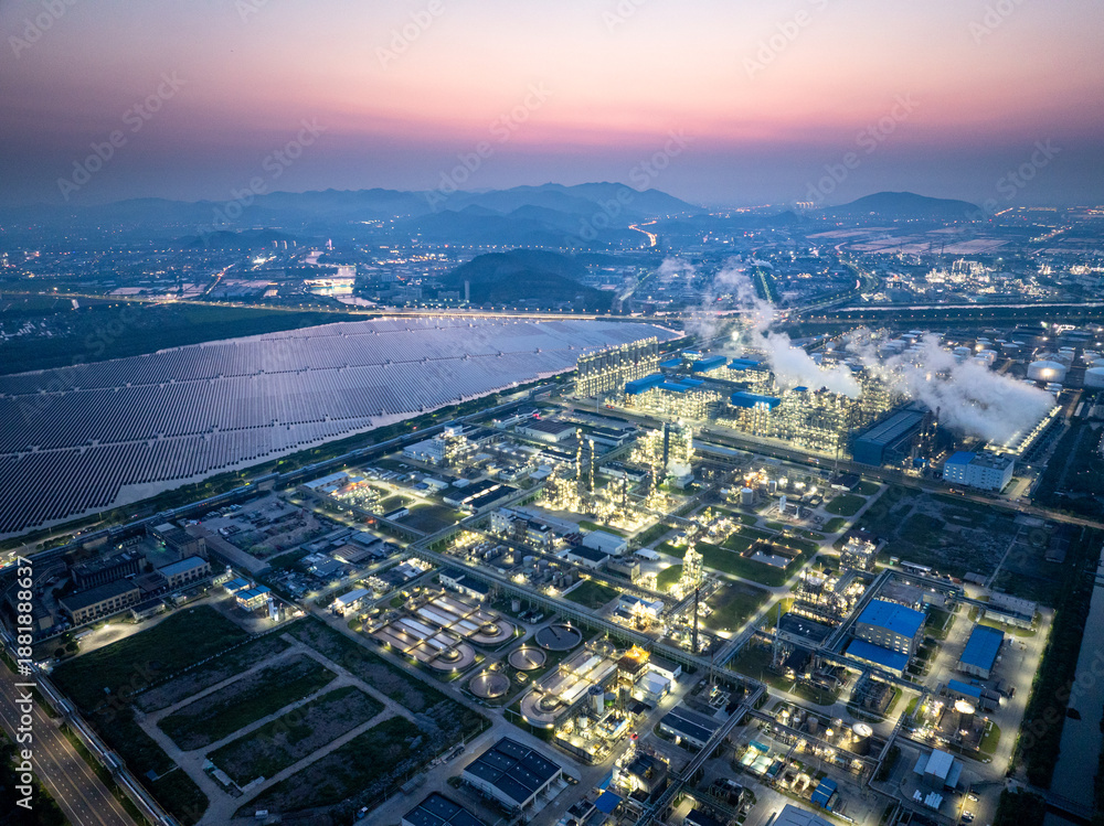 Fototapeta premium Illuminated oil refinery at twilight