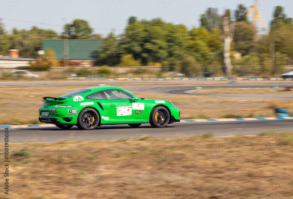 Obraz premium racing car. motorsport. circuit racing. dangerous moments on the track. high vehicle speed. sharp turn. demolition of wheels.