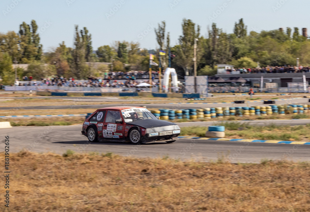 Obraz premium racing car. motorsport. circuit racing. dangerous moments on the track. high vehicle speed. sharp turn. demolition of wheels.
