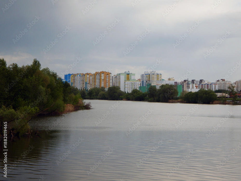 Obraz premium City on the river bank.