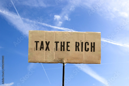 tax the rich protest schild