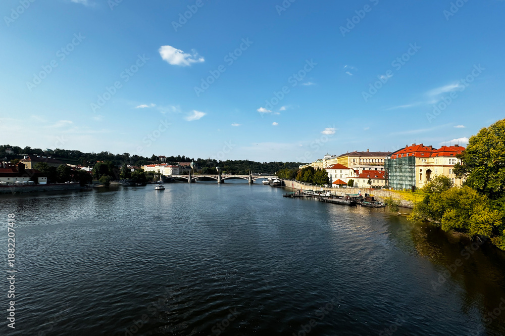 Obraz premium View of the Vitava River and Charles Bridge in Prague