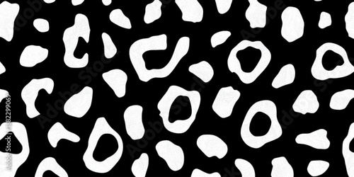 Black and white leopard spots pattern.