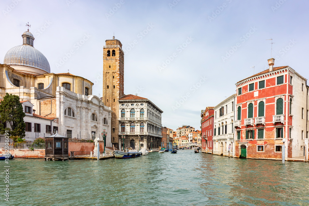 Naklejka premium San Geremia (Chiesa dei Santi Geremia e Lucia) church in Cannaregio and Grand canal, Venice, Italy