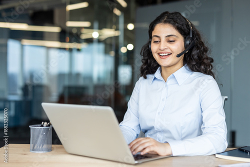фотографія Young indian woman providing customer service and technical support, communicati