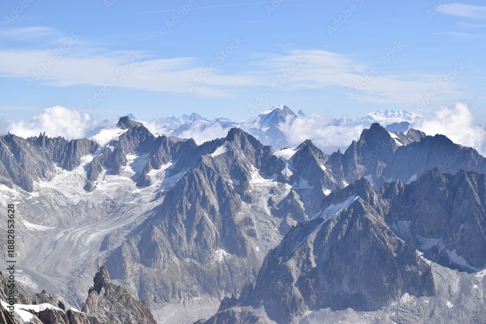 Obraz premium Rocky Mountain Ridge With Snow and Blue Sky