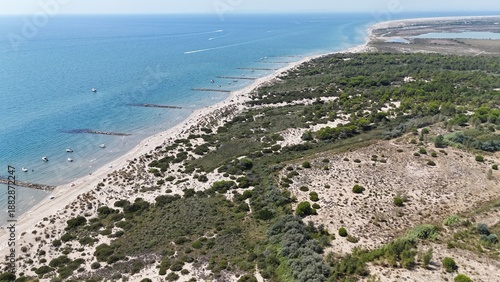 Wallpaper Mural survol de la pointe de l'Espiguette en Camargue Torontodigital.ca