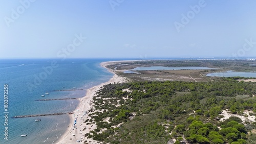 Wallpaper Mural survol de la pointe de l'Espiguette en Camargue Torontodigital.ca