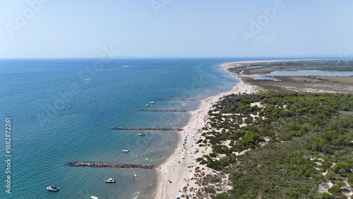 Wallpaper Mural survol de la pointe de l'Espiguette en Camargue Torontodigital.ca
