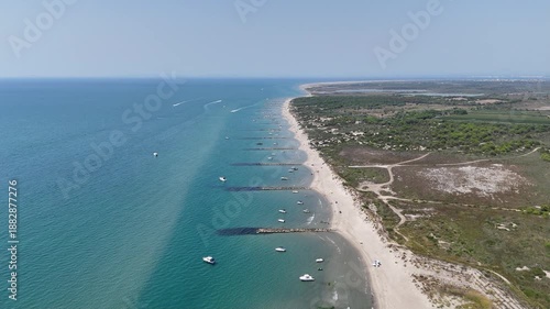 Wallpaper Mural survol de la pointe de l'Espiguette en Camargue Torontodigital.ca