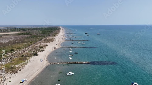 Wallpaper Mural survol de la pointe de l'Espiguette en Camargue Torontodigital.ca