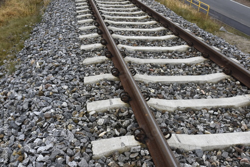 Valokuva A fragment of the railway tracks with a stone embankment