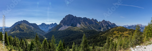 Konstfotografi Vista ultra-panoramica sulla Val Sesis e le sue varie catene montuose che circon