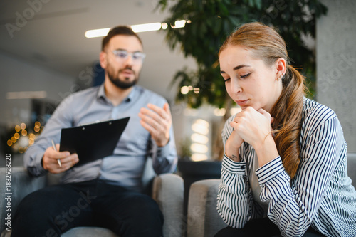 Tableau sur toile Woman consulting psychologist seeking mental health support