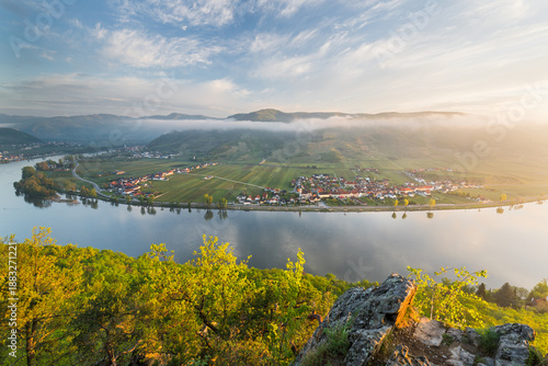 Fényképezés Blick von der Ferninand Warte über die Donau, Krems, Wachau, Niederösterreich, Ö