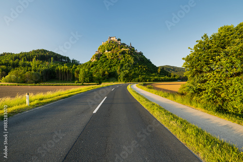 Burg Hochosterwitz, Radweg, Bundesstrasse, Kärnten, Österreich