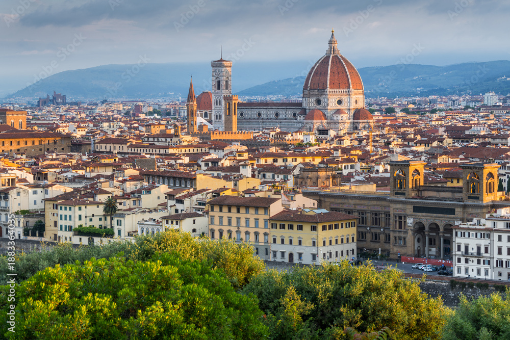 Obraz premium Blick auf das Stadtzentrum von Florenz vom Piazzale Michelangelo, Santa Maria del Fiore, Kathedrale von Florenz, Toskana, Italien
