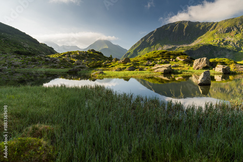 Cuadro en lienzo namenloser Bergsee, Hornfeldspitze, Nageleck, Naturpark Sölktäler, Steiermark, Ö