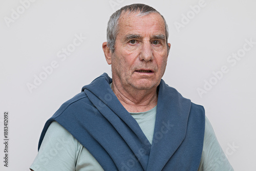 portrait d'un homme de 75 ans