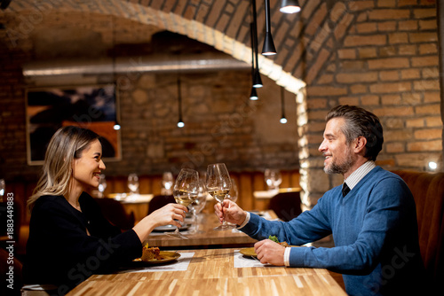 Couple enjoys dinner and dr...