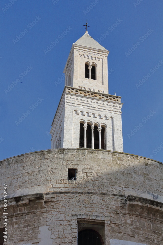 Fototapeta premium Cattedrale di Bari, il campanile