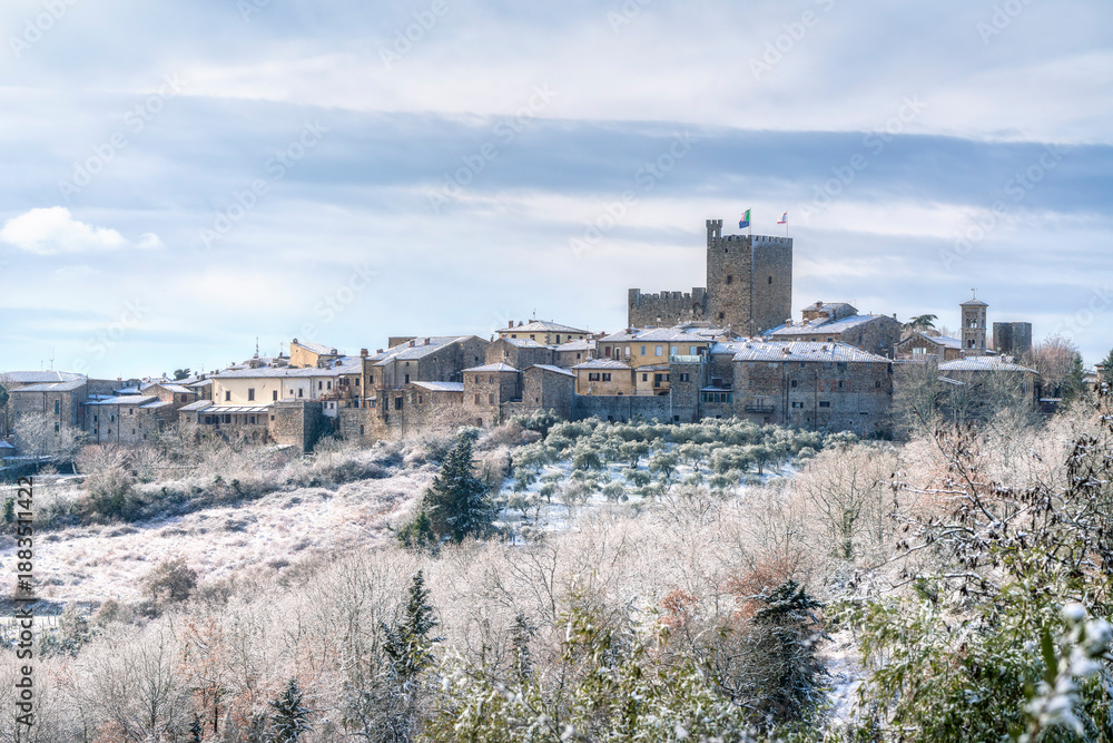Obraz premium Snowy Medieval Village of Castellina in Chianti, Tuscany