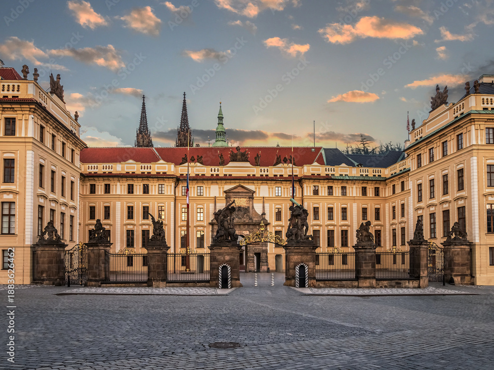 Obraz premium PRAGUE, CZECH REPUBLIC - Entrance Gate of the Prague Castle, Czech Republic