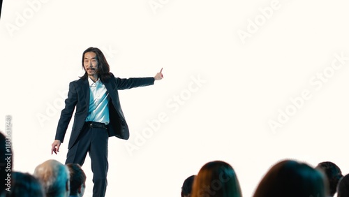 Foto Asian product manager revealing new smartphone launch at convention event, showcasing smart interface with modern design