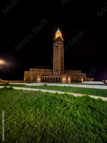 Fototapeta Mosquée éclairée nocturne