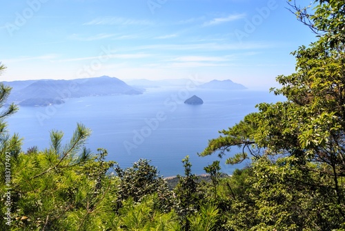 Cuadro en lienzo Breathtaking High-Altitude View of the Seto Inland Sea from Mount Misen, Miyajim