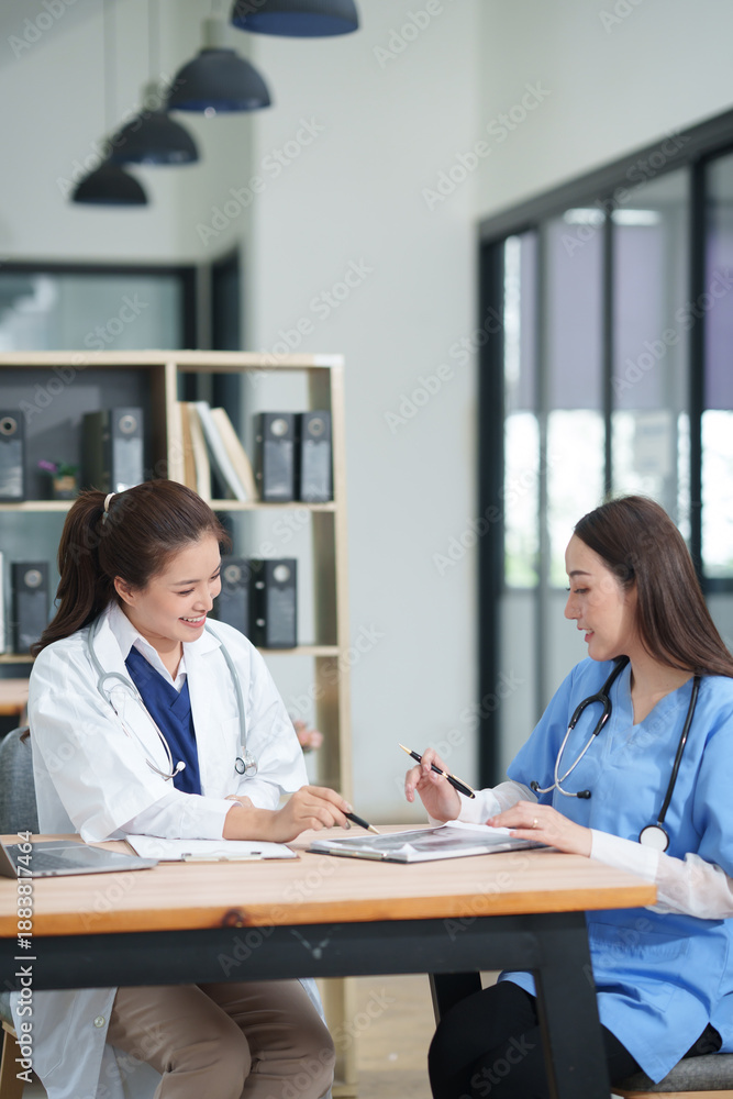 © Thitisak - Medical Team Discussing Patient Treatment and Consulting in Modern Clinic © Thitisak - Medical Team Discussing Patient Treatment and Consulting in Modern Clinic