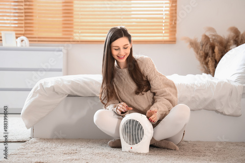 Young woman with electric f...