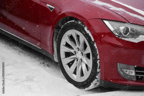 Red car with snow in city o...