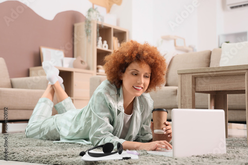 Redhead female freelancer i...