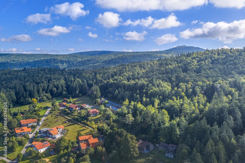 Fototapeta premium Ausblick auf den Bayerischen Wald rund um die Ortschaft Waldhäuser am Lusen und Großen Rachel