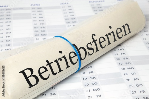 Tableau sur toile Betriebsferien: Symbolische Zeitung mit der Aufschrift BETRIEBSFERIEN auf einem