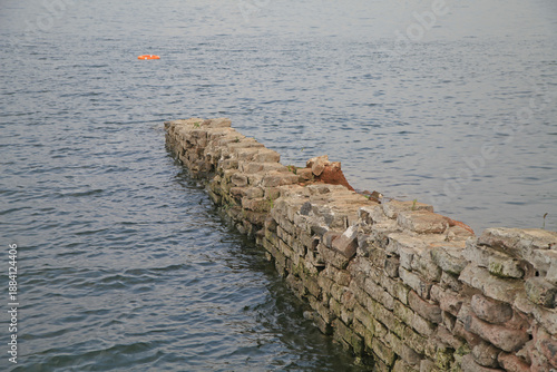 Quadro em tela Close-up of the ruined Great Wall wall extending into the water at Panjiakou Res