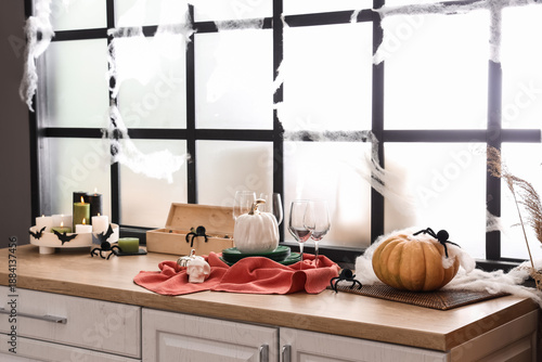 Glasses with Halloween pump...
