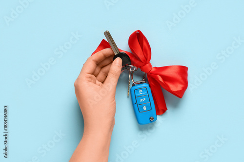 Female hand and gift keys o...