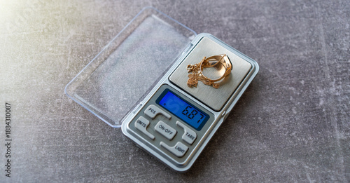 Bilde på lerret Pocket jewelry scales on the table