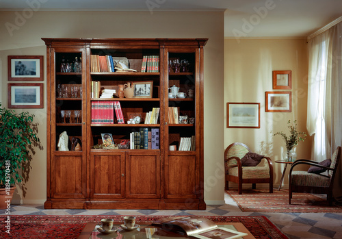 Fotografie Single shot photo of a room with a bookcase