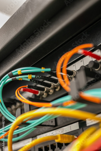 Foto Network server rack filled with interconnected fiber optic and Ethernet cables,